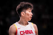 仅4分如何立足西甲？曝2米23巨人脚内八字 空篮不进+被帽实在太软
